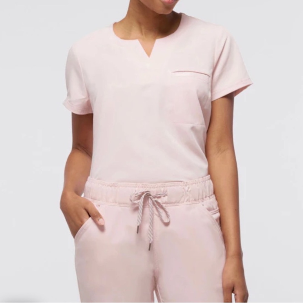 Jaanuu Women’s 1-Pocket Tuck-In Scrub Top